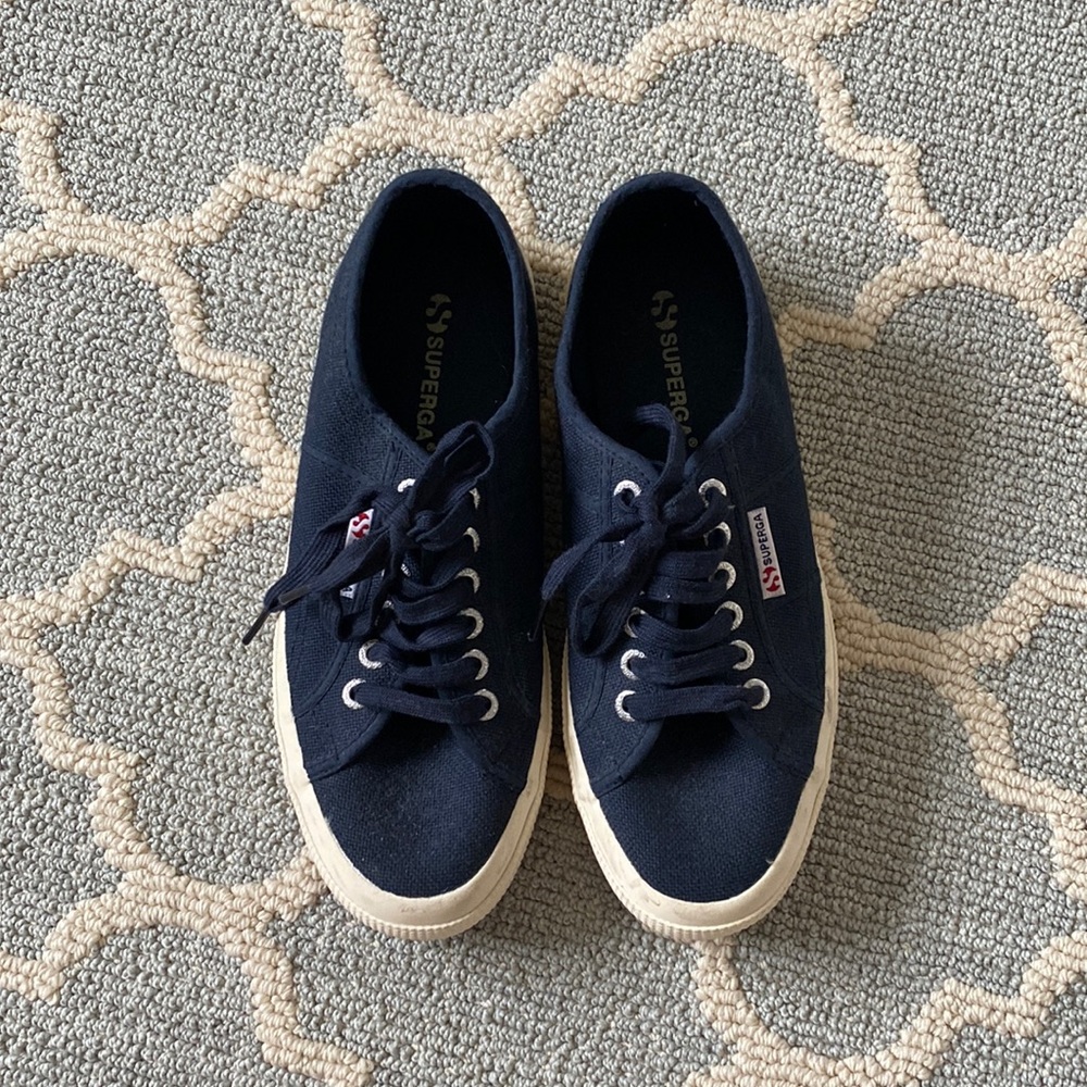 Women’s navy superga size 8